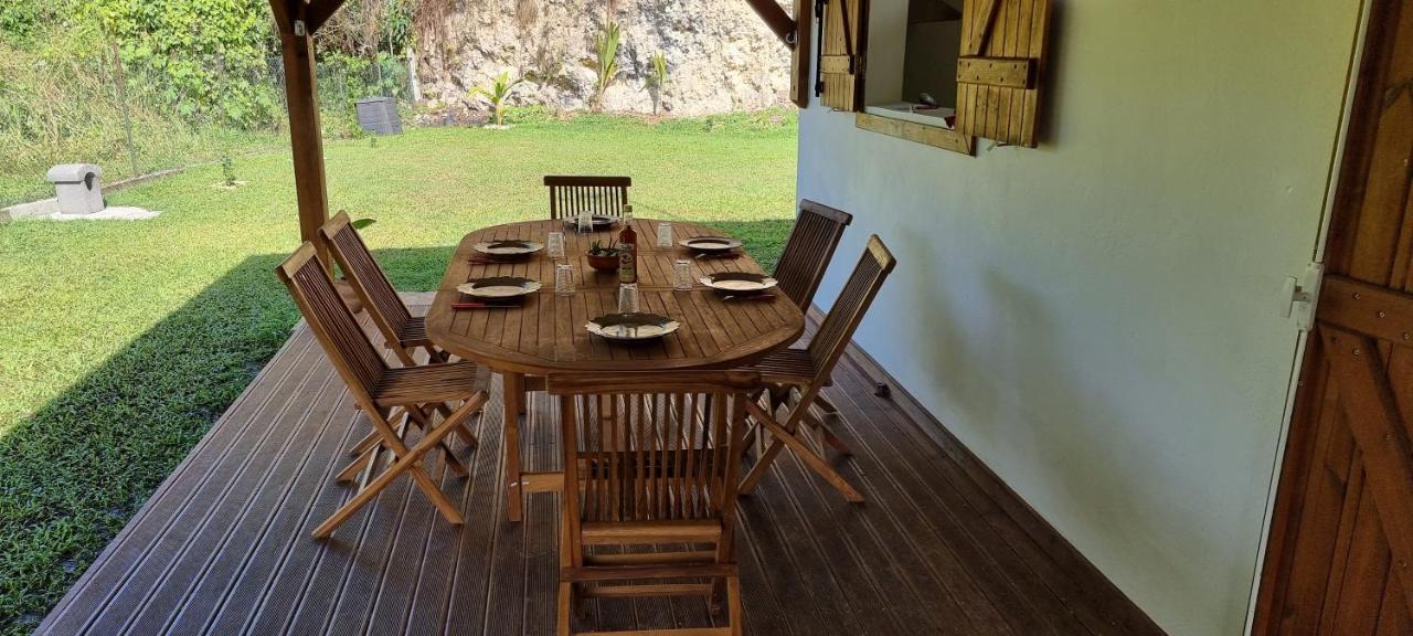 Villa Au Calme Avec Jacuzzi, Villa Le Boursoie Les Abymes Exterior foto