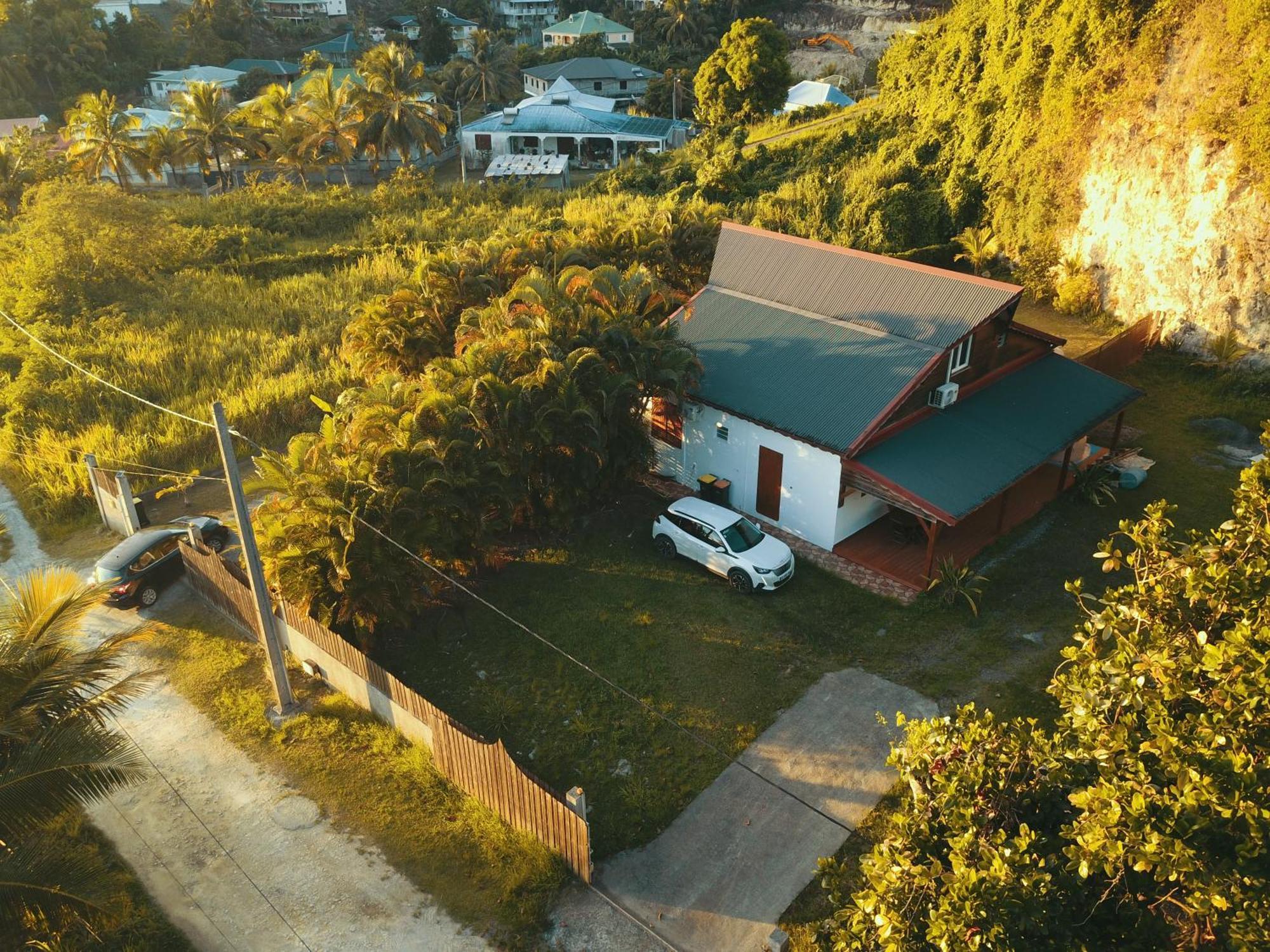 Villa Au Calme Avec Jacuzzi, Villa Le Boursoie Les Abymes Exterior foto